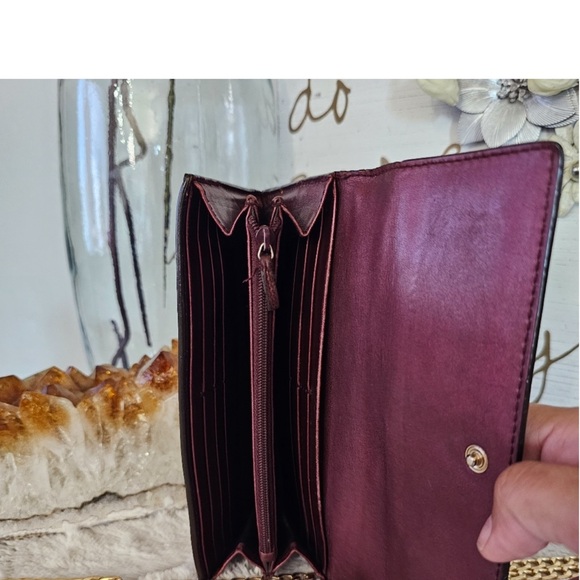AUTHENTIC GUCCI WALLET - Picture 6 of 8
